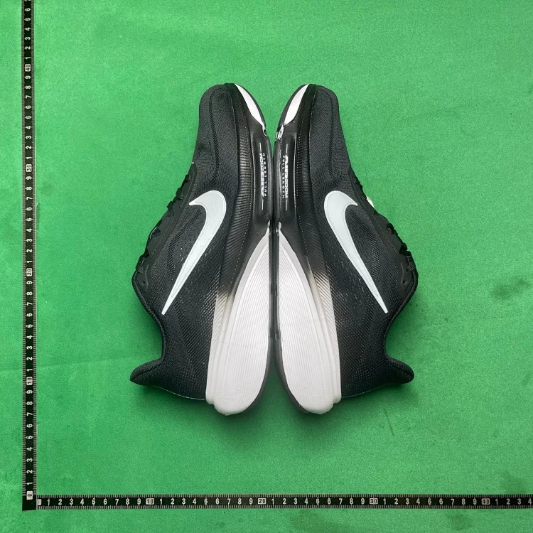 Comfortable fit, breathable and resilient running shoes B0D image 2