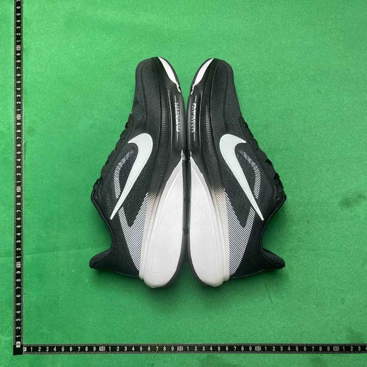 Comfortable fit, breathable and resilient running shoes B0D image 3