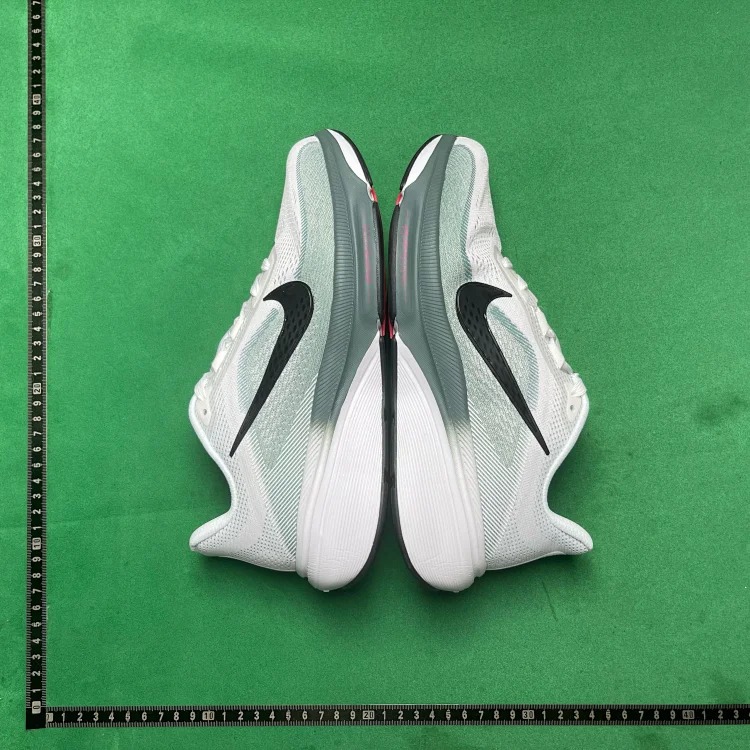 Comfortable fit, breathable and resilient running shoes B0D image 5