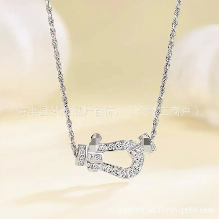 High of Ferre's hemp rope style full diamond horseshoe buckle necklace for women V gold plated 18K necklace light luxury fashion 520 gift image 2