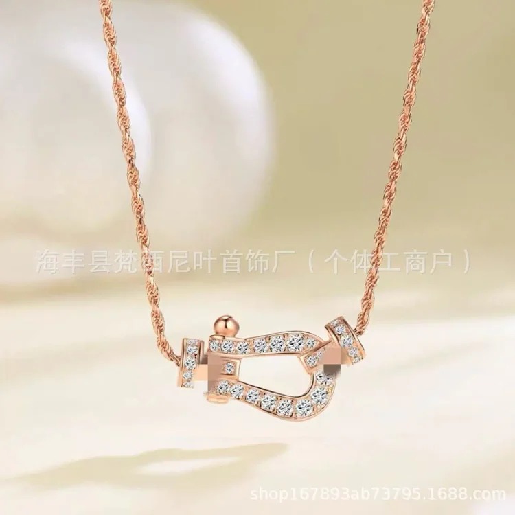 High of Ferre's hemp rope style full diamond horseshoe buckle necklace for women V gold plated 18K necklace light luxury fashion 520 gift image 3