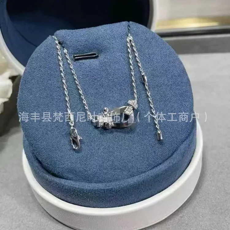 High of Ferre's hemp rope style full diamond horseshoe buckle necklace for women V gold plated 18K necklace light luxury fashion 520 gift image 4