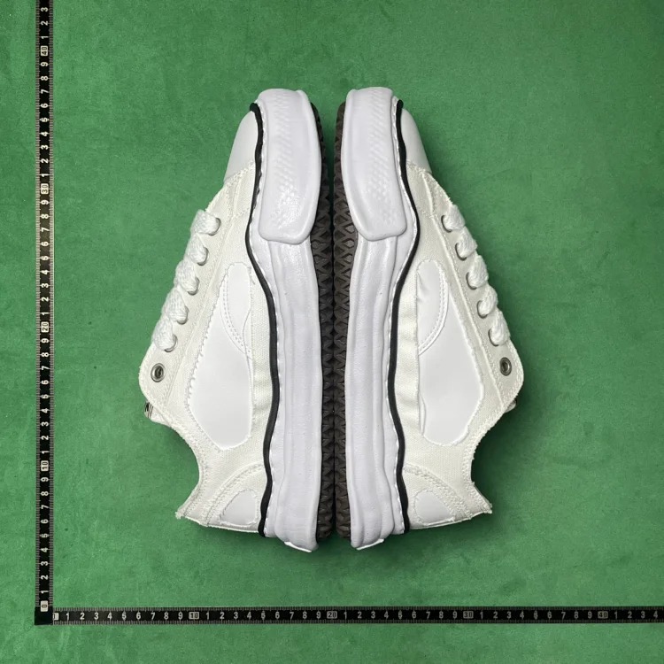 Comfortable low-top fashionable sneakers B7D
