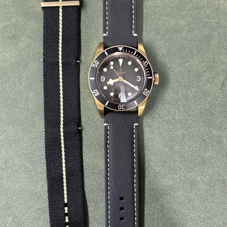 Apple Watch (513) (extra charge for watch strap, please contact customer service)