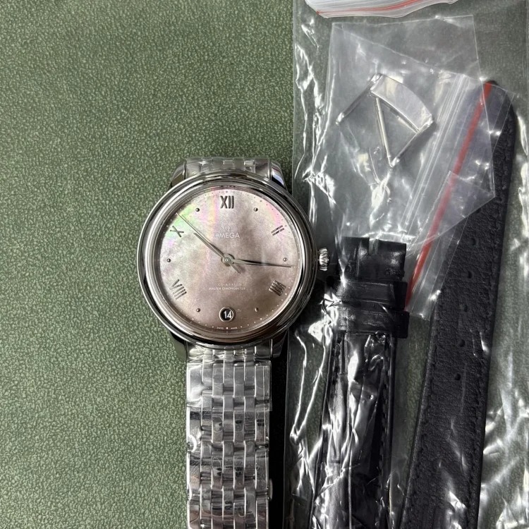 Apple Watch (257) (extra charge for watch strap, please contact customer service)
