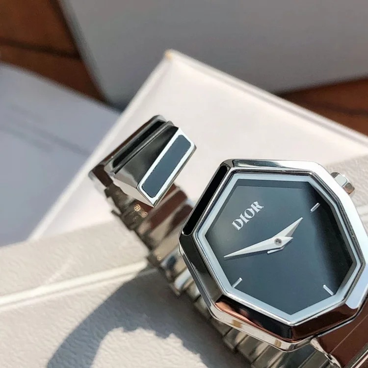 Original order The new Dior women’s quartz watch is exclusively available for sale Endorsed by many celebrities Genuine original quality, original one-to-one mold making, all details follow