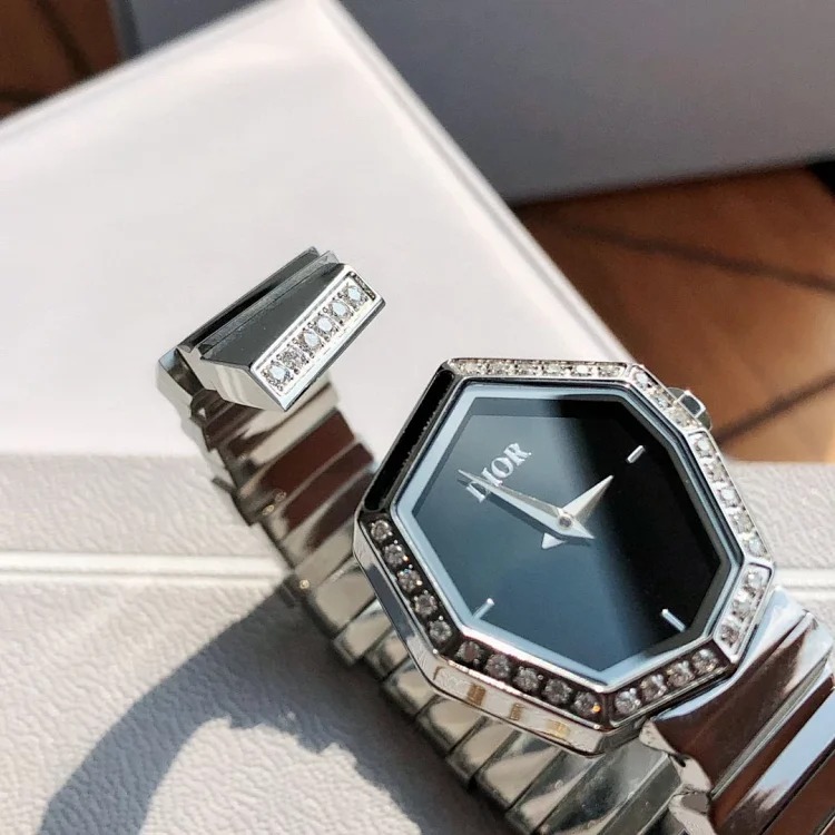 Original order The new Dior women’s quartz watch is exclusively available for sale Endorsed by many celebrities Genuine original quality, original one-to-one mold making, all details follow