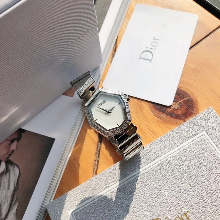 Original order The new Dior women’s quartz watch is exclusively available for sale Endorsed by many celebrities Genuine original quality, original one-to-one mold making, all details follow