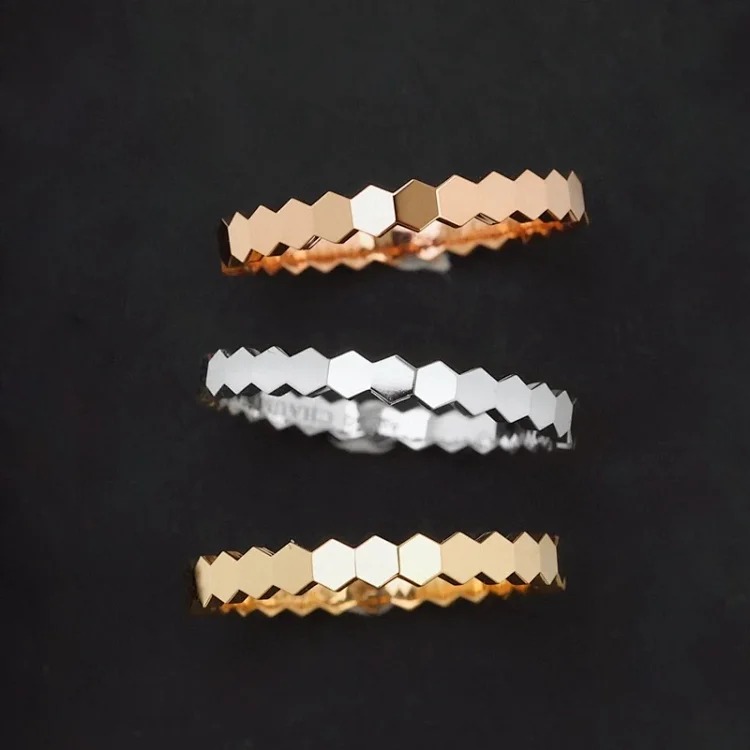 V gold honeycomb ring patchwork ring