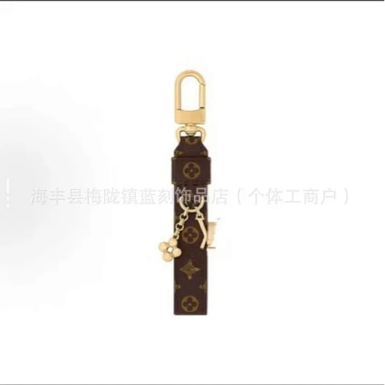 Louis Vuitton New red strawberry pendant wool braided keychain cherry denim old flower bag pendant
