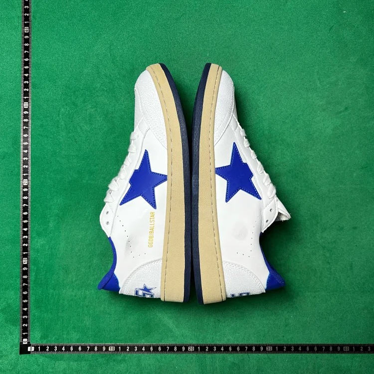Comfortable and versatile low-top fashion sneakers B2D image 3