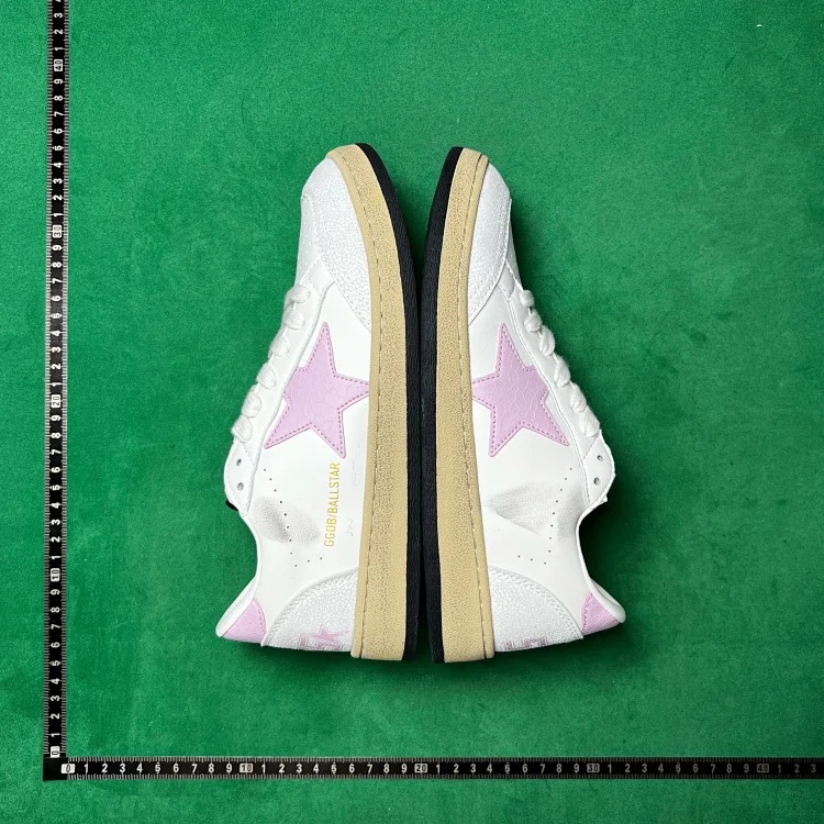 Comfortable and versatile low-top fashion sneakers B2D image 4