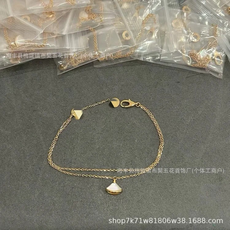 V Jinbaojia small skirt double-layer bracelet fan white mother-of-pearl chalcedony plated 18k rose gold fan-shaped diamond light luxury image 4
