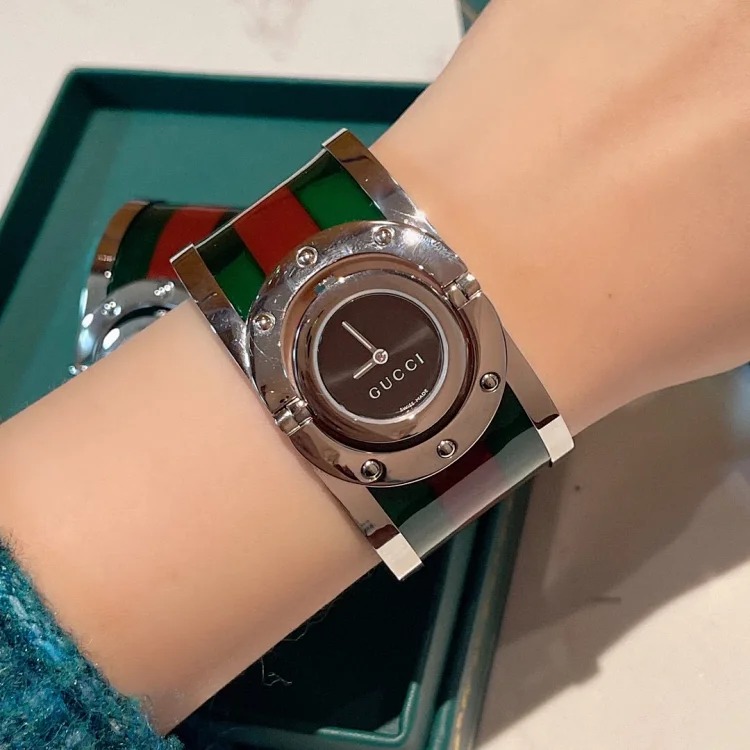 Gucci's latest acrylic goddess bracelet series watch.