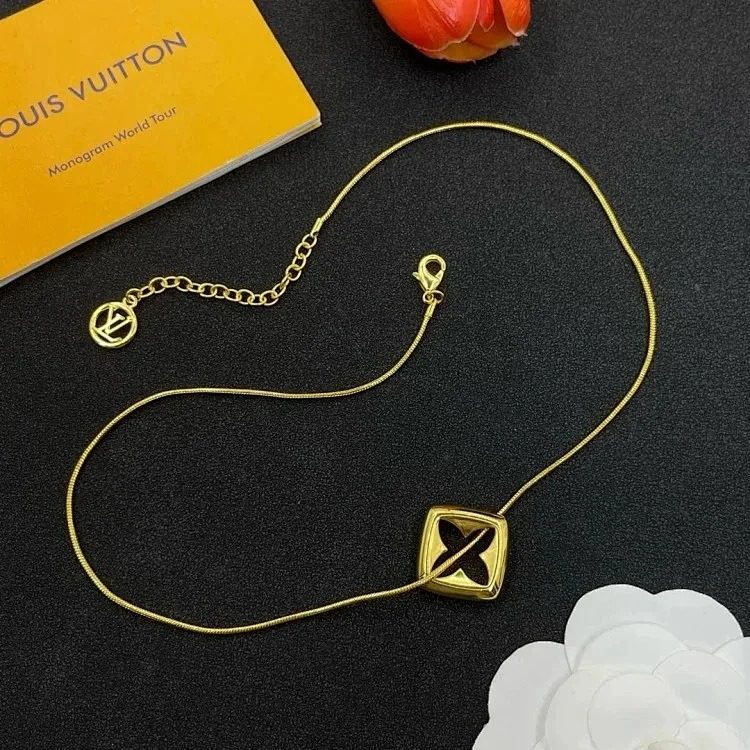 Necklace image 14