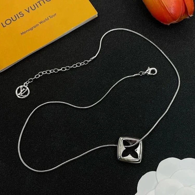 Necklace image 15