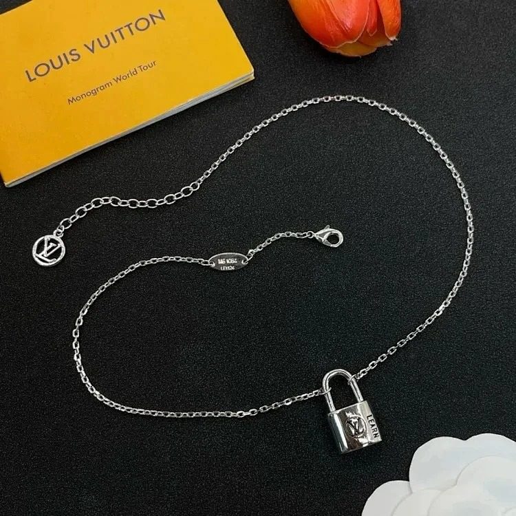 Necklace image 17