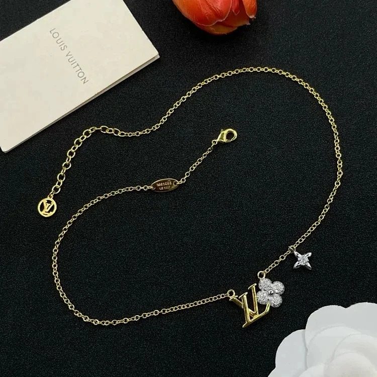 Necklace image 19