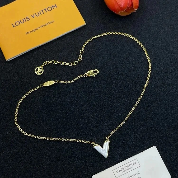 Necklace image 20