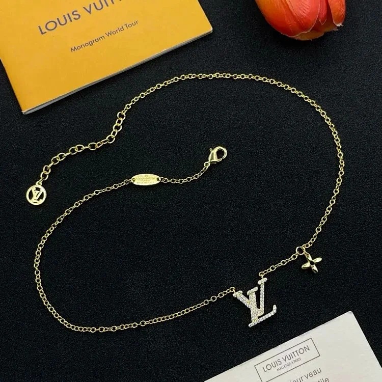 Necklace image 24