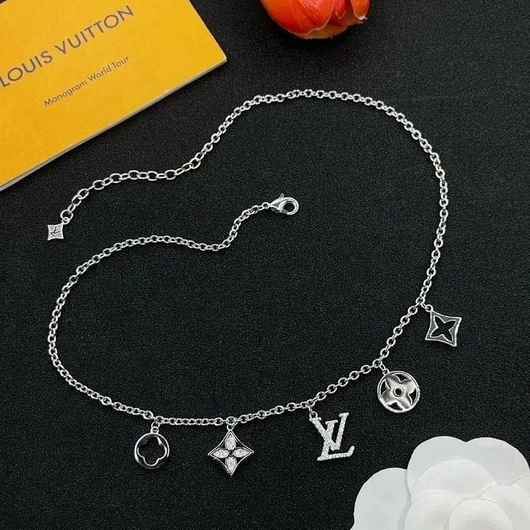 Necklace image 27