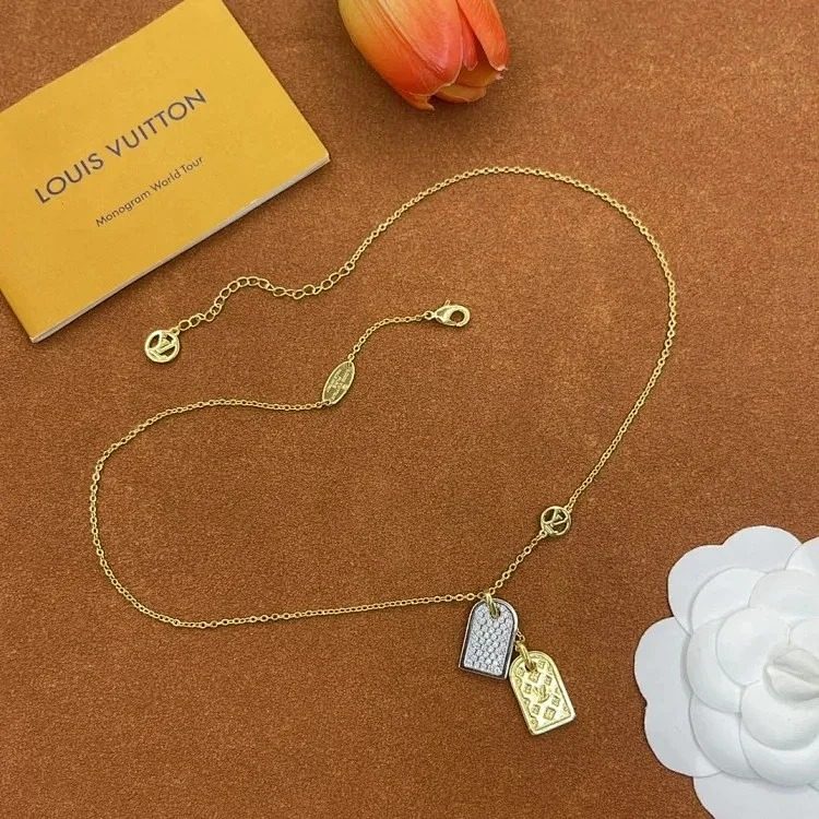 Necklace image 3