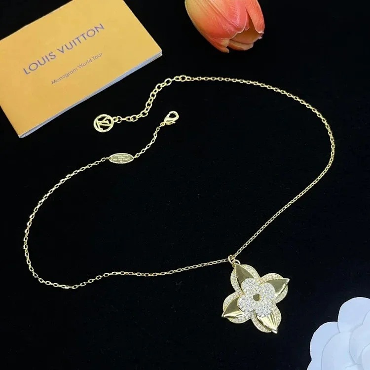 Necklace image 6