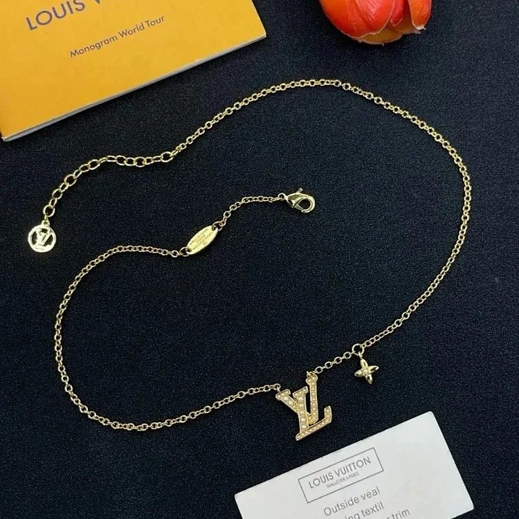 Necklace image 7