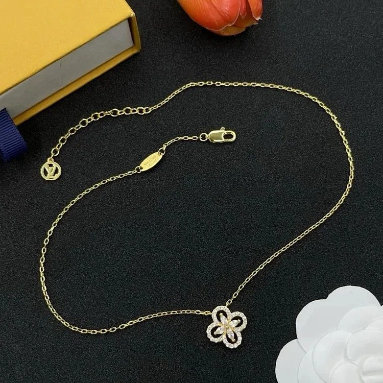 Necklace image 8