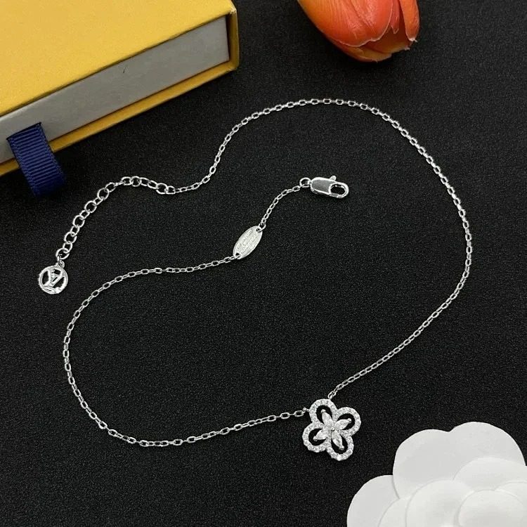 Necklace image 9