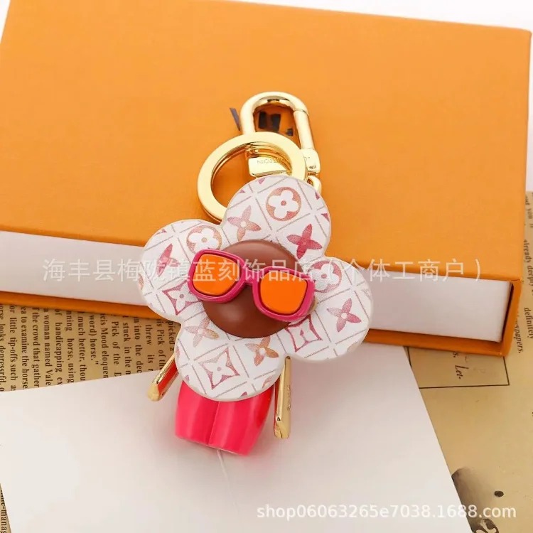 Cartoon Sunflower Keychain Leather Metal Cute Doll Versatile Wear-Resistant Fashion Wholesale