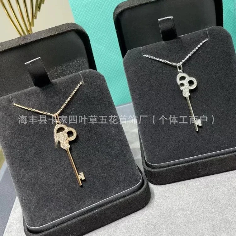 T home key necklace women's high V3.0 gold plated 18k clavicle chain heart crown pendant iris sweater chain autumn and winter image 2