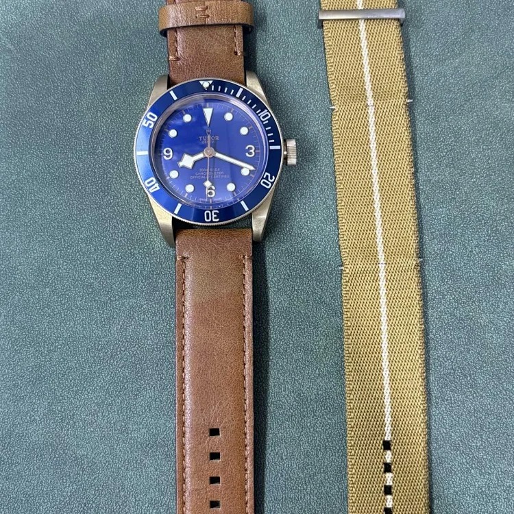 Apple Watch (1161) (extra charge for watch strap, please contact customer service)