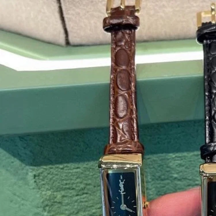 .Saint Luo Blue❣️❣️Versatile second-hand series for commuting, small square watch style, simple and generous convex mirror design, very fashionable genuine leather crocodile pattern belt❣️❣️