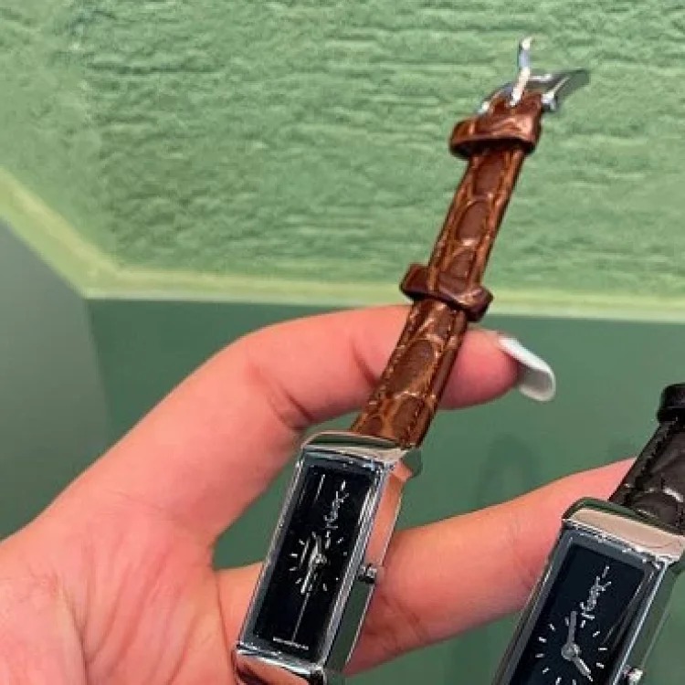 .Saint Luo Blue❣️❣️Versatile second-hand series for commuting, small square watch style, simple and generous convex mirror design, very fashionable genuine leather crocodile pattern belt❣️❣️