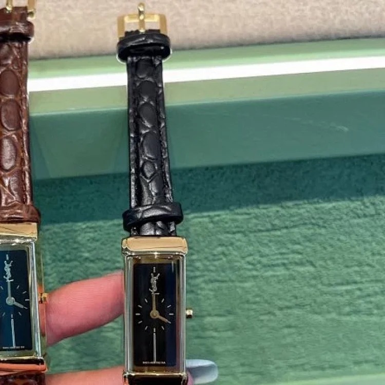 .Saint Luo Blue❣️❣️Versatile second-hand series for commuting, small square watch style, simple and generous convex mirror design, very fashionable genuine leather crocodile pattern belt❣️❣️