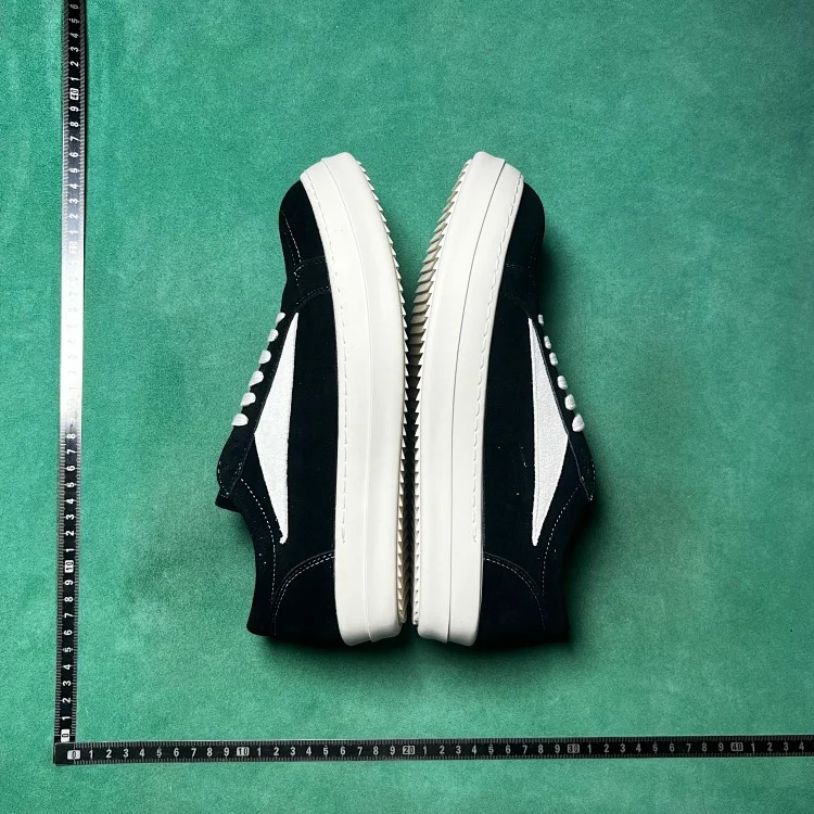 DC round toe lace-up flat low-top sneakers D3C image 3