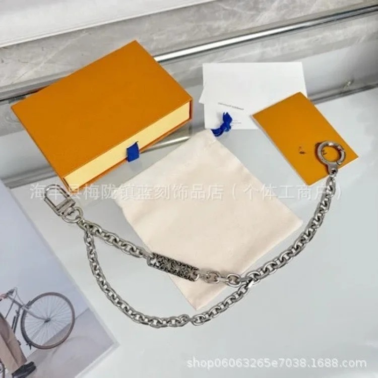 New letter chain keychain pendant bag pendant trendy brand accessories foreign trade wholesale live supply