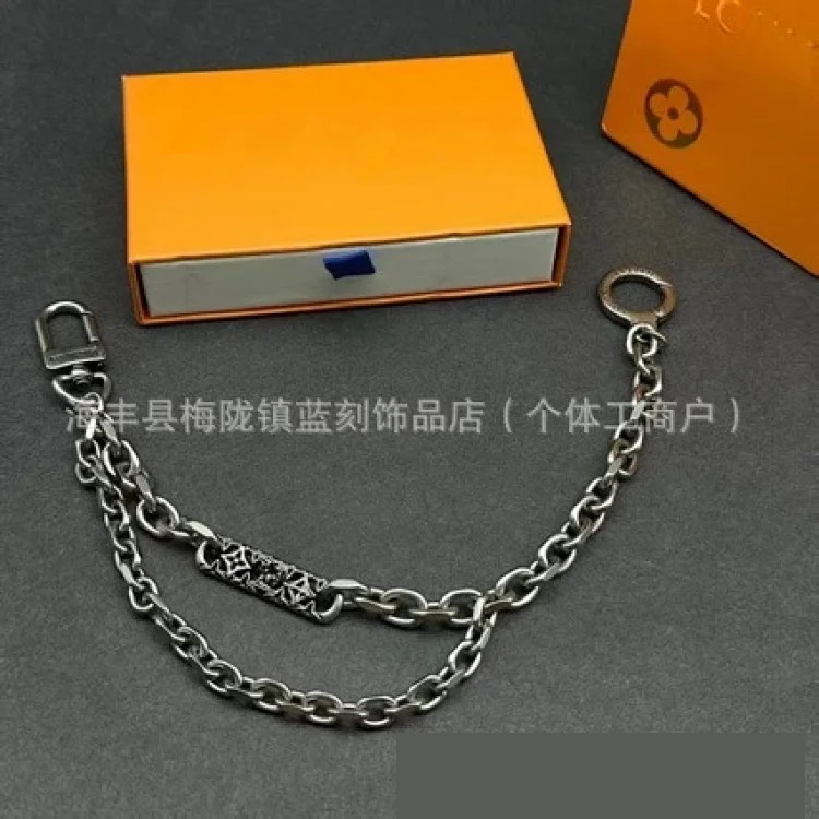New letter chain keychain pendant bag pendant trendy brand accessories foreign trade wholesale live supply