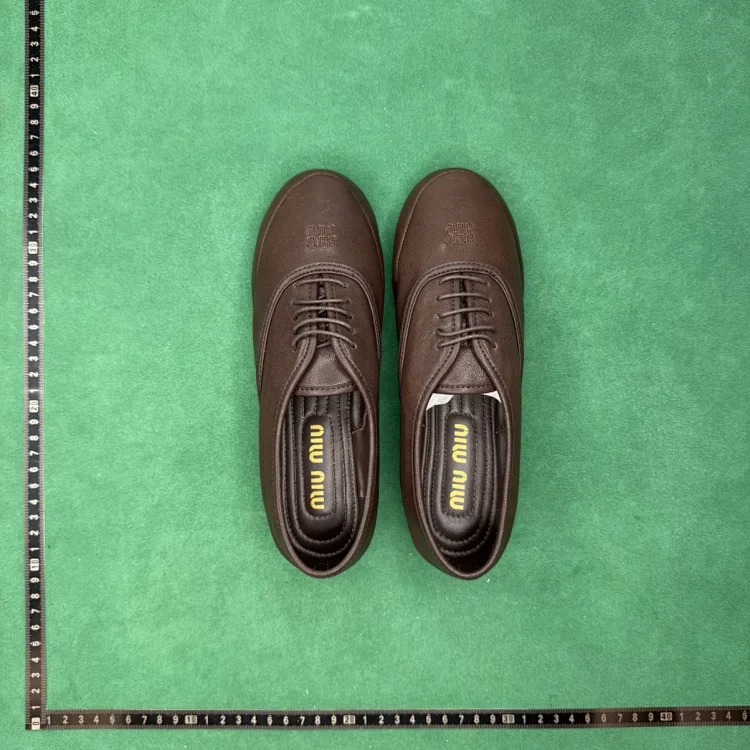 Embroidered logo lace-up casual leather shoes TT4