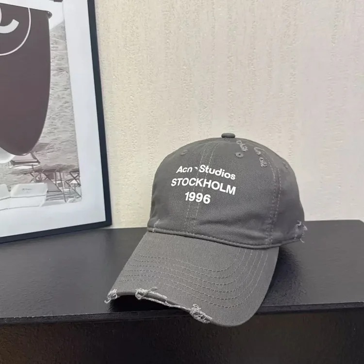 Baseball cap with holes and frayed edges, casual peaked cap with sun protection