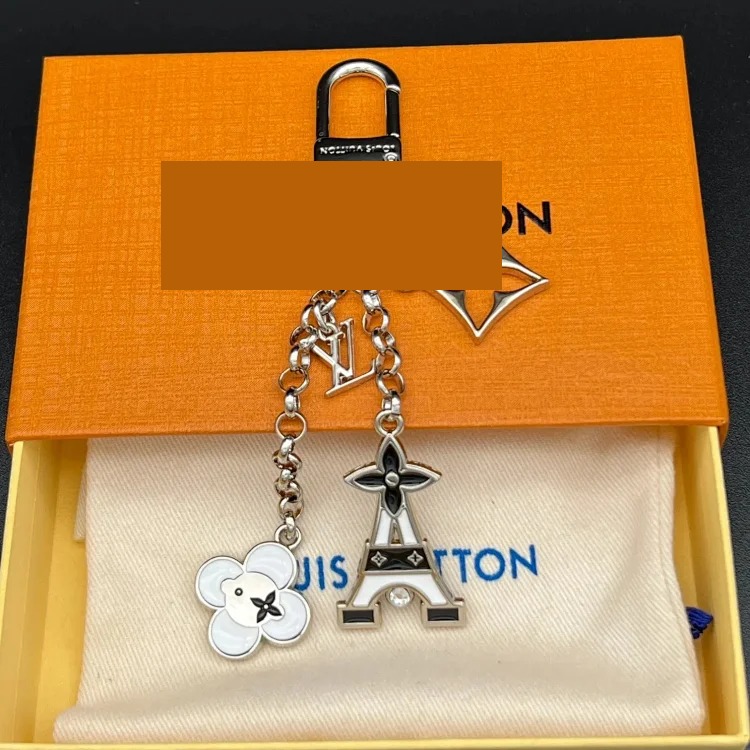 XXX-LYWD four-leaf clover and Eiffel Tower bag hanging keychain-3840