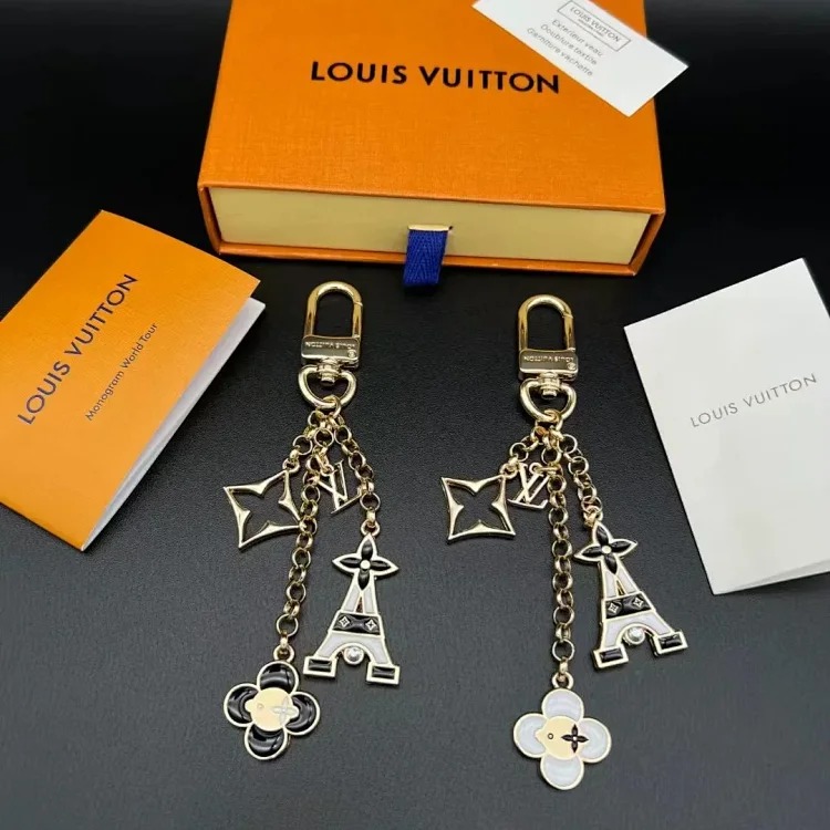 XXX-LYWD four-leaf clover and Eiffel Tower bag hanging keychain-3840