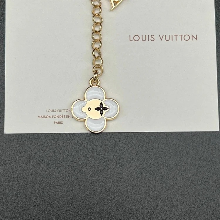 XXX-LYWD four-leaf clover and Eiffel Tower bag hanging keychain-3840
