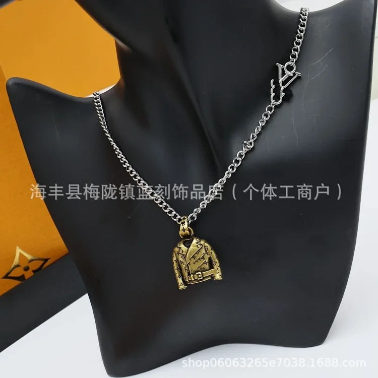 New design letter skateboard necklace cold trend brand sweater chain sweatshirt necklace wholesale
