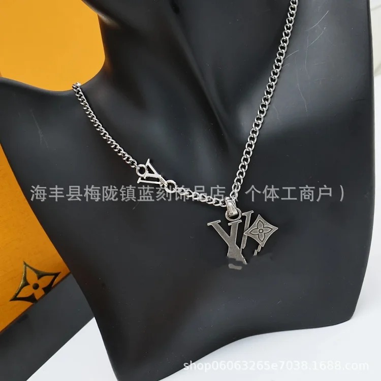 New design letter skateboard necklace cold trend brand sweater chain sweatshirt necklace wholesale