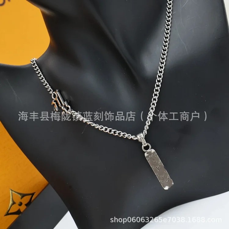 New design letter skateboard necklace cold trend brand sweater chain sweatshirt necklace wholesale