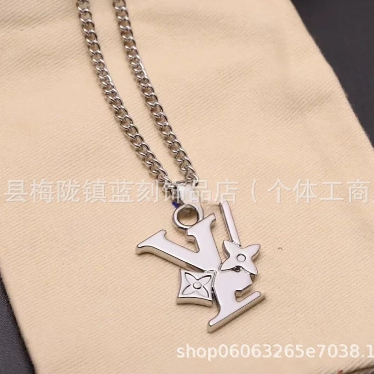 New design letter skateboard necklace cold trend brand sweater chain sweatshirt necklace wholesale