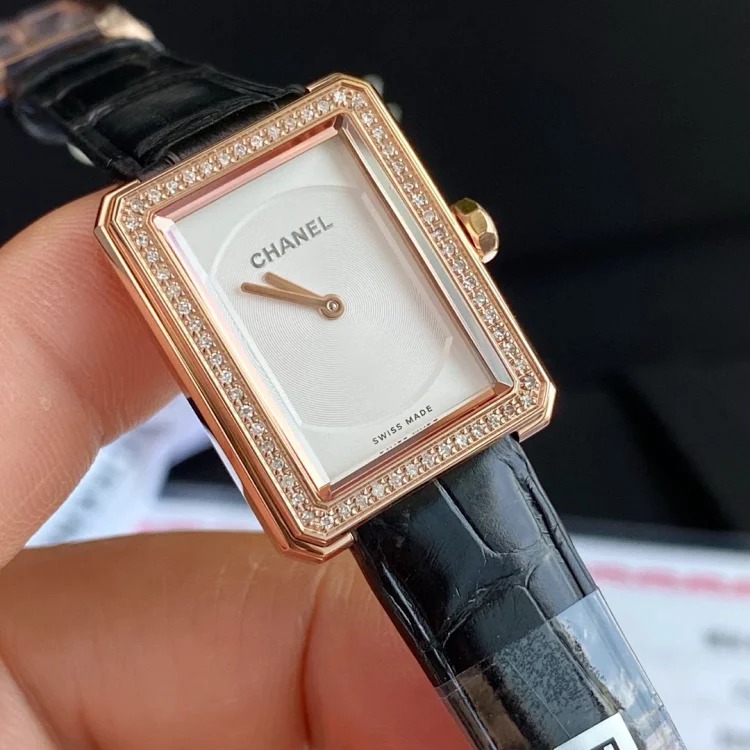 Original order, real diamonds from South Africa. Every girl has a boyfriend in her heart who always accompanies her. Chanel BOY.FRIEND women's watch and women's watch with perfect control ov