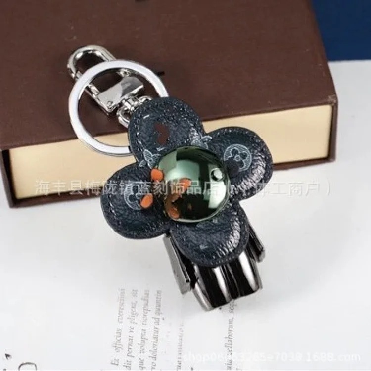 Sunflower high-end niche European and American retro metal doll four-leaf clover backpack accessories bag pendant keychain
